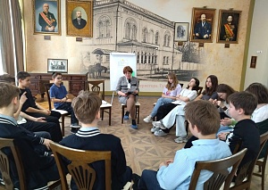 10 апреля социальные педагоги ГУ ТО "СМФЦ " Мой семейный центр " посетили образовательное учреждение "Лаудер Скул".